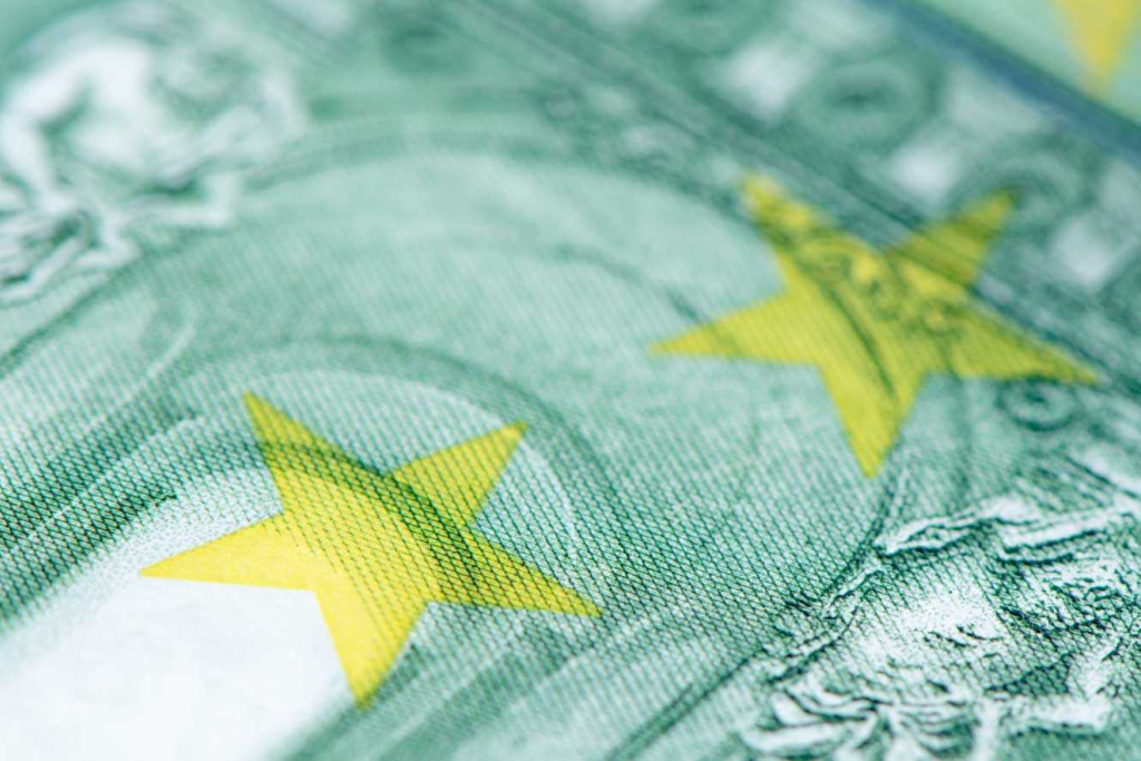 Structuring multi currency offerings for private credit funds